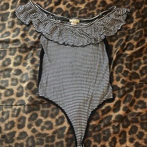 🦋Stripped Off the Shoulder Bodysuit🦋